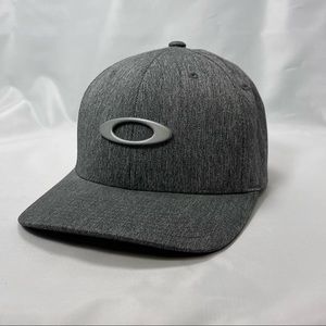 Oakley Hat Gray L/XL Flexfit